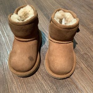 UGG 🔵 Kids chestnut Ugg with bow